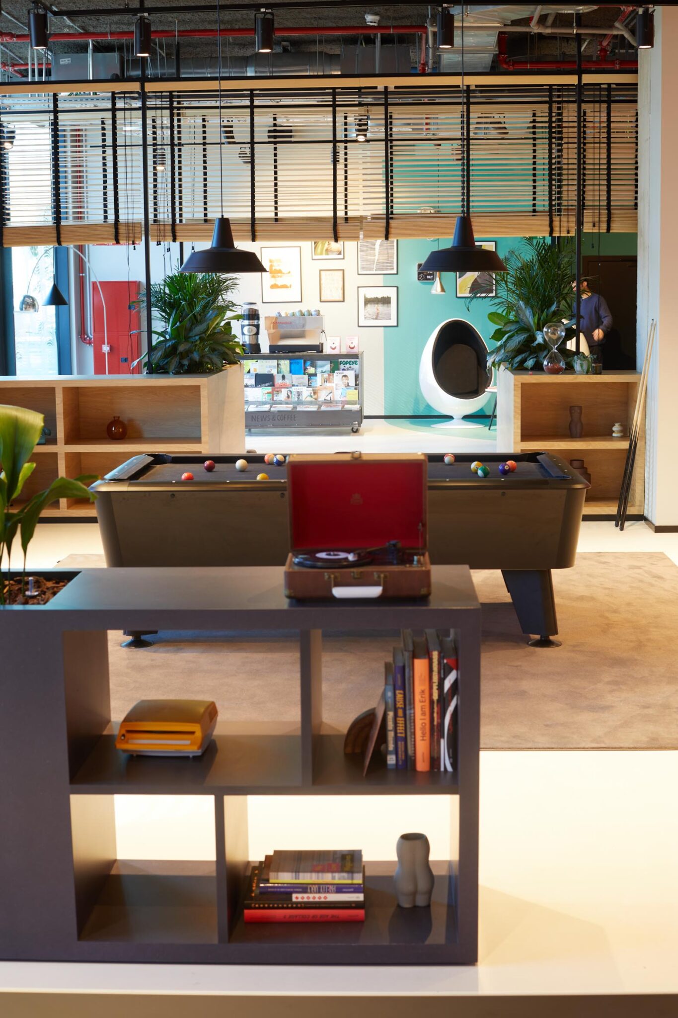 TheSocialHub_Barcelona_Detail_PlayArea_RecordPlayer.jpg