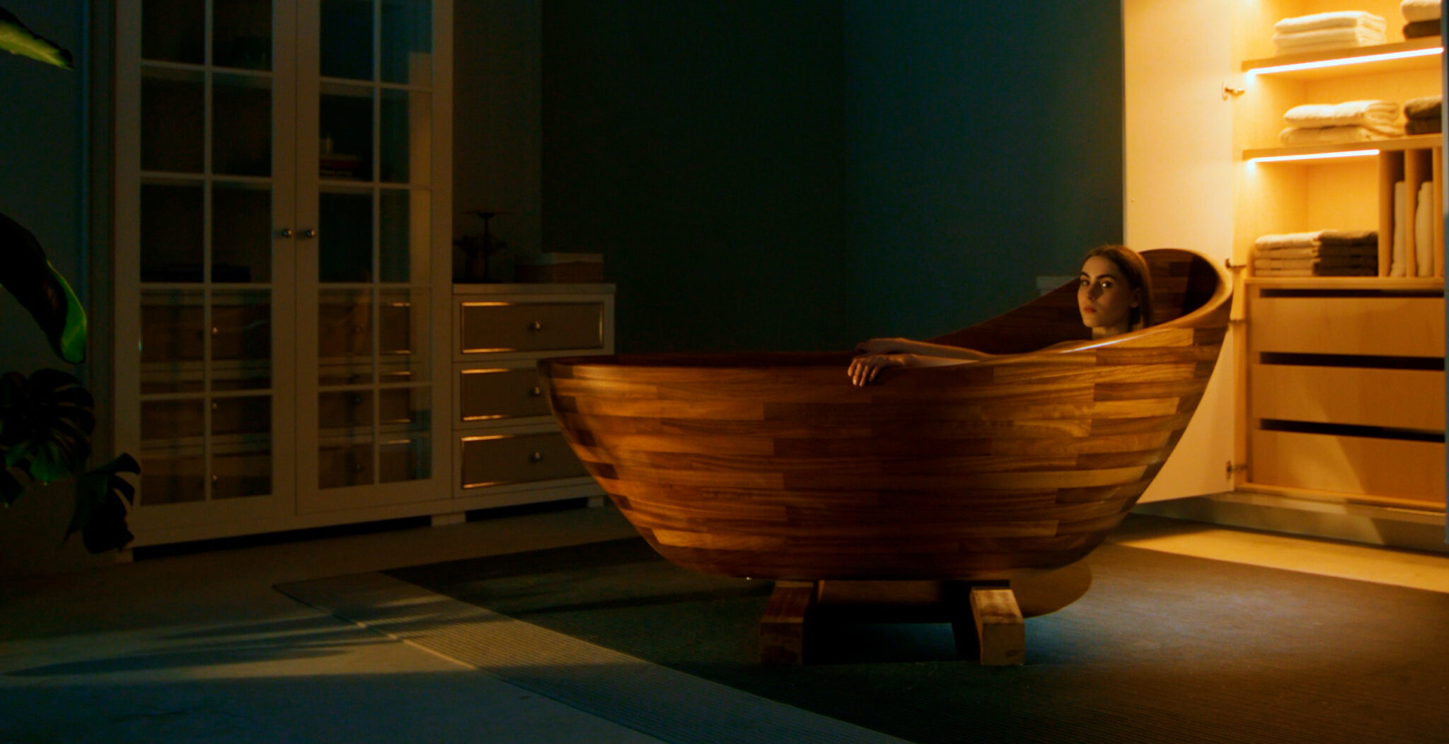 wooden-bathtub-portrait-RGS-Europe3